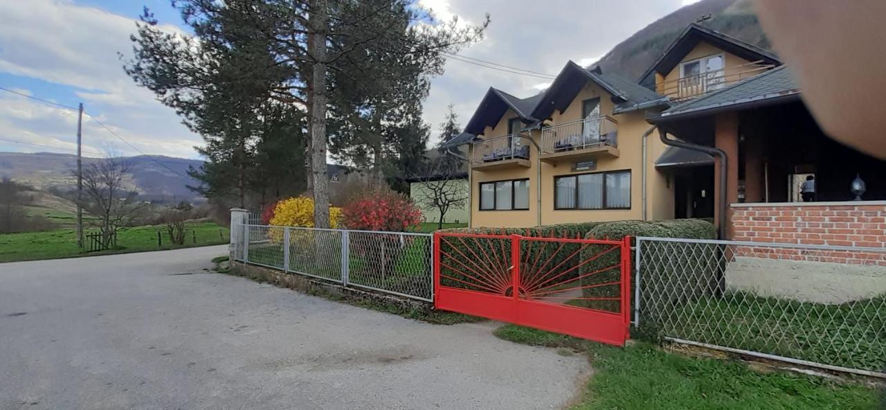 Ferienwohnung Smjestaj Na Selu,Porodica Gvozdenac Sipovo Exterior foto